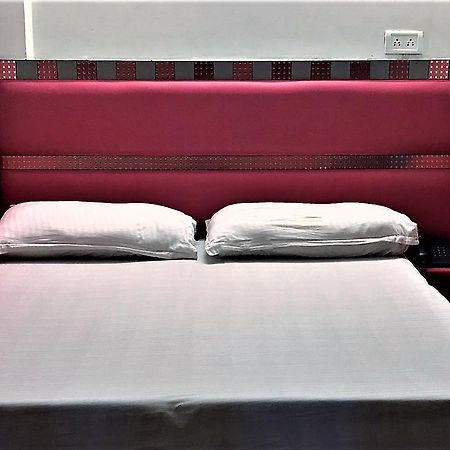 Hotel Kwality New Delhi Bagian luar foto