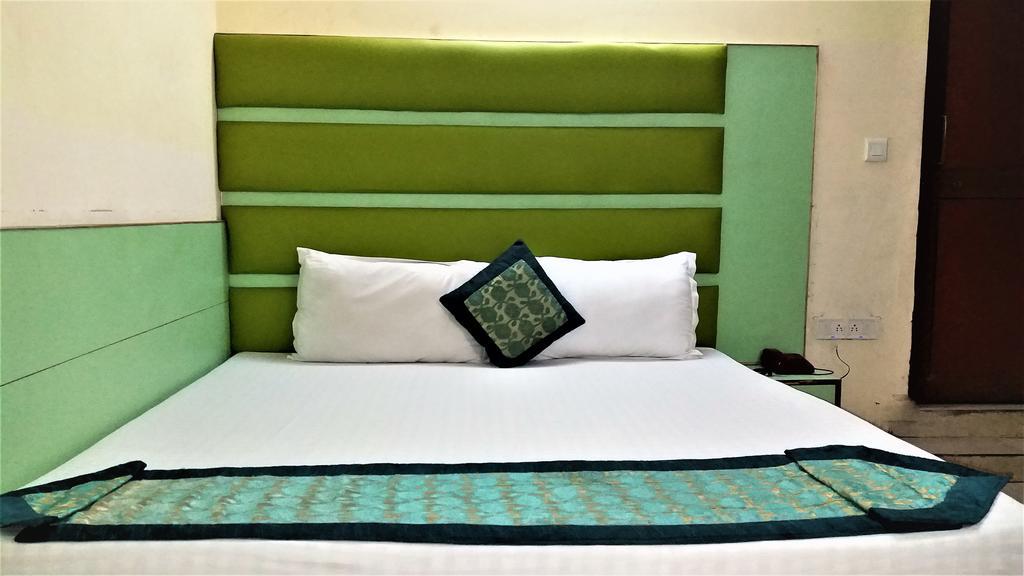 Hotel Kwality New Delhi Bagian luar foto
