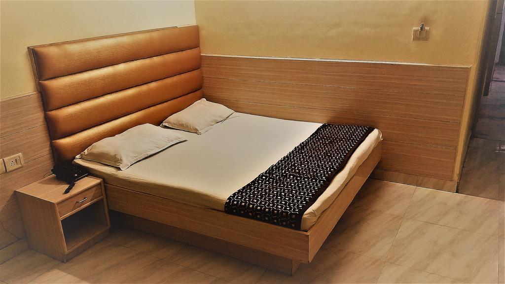 Hotel Kwality New Delhi Bagian luar foto
