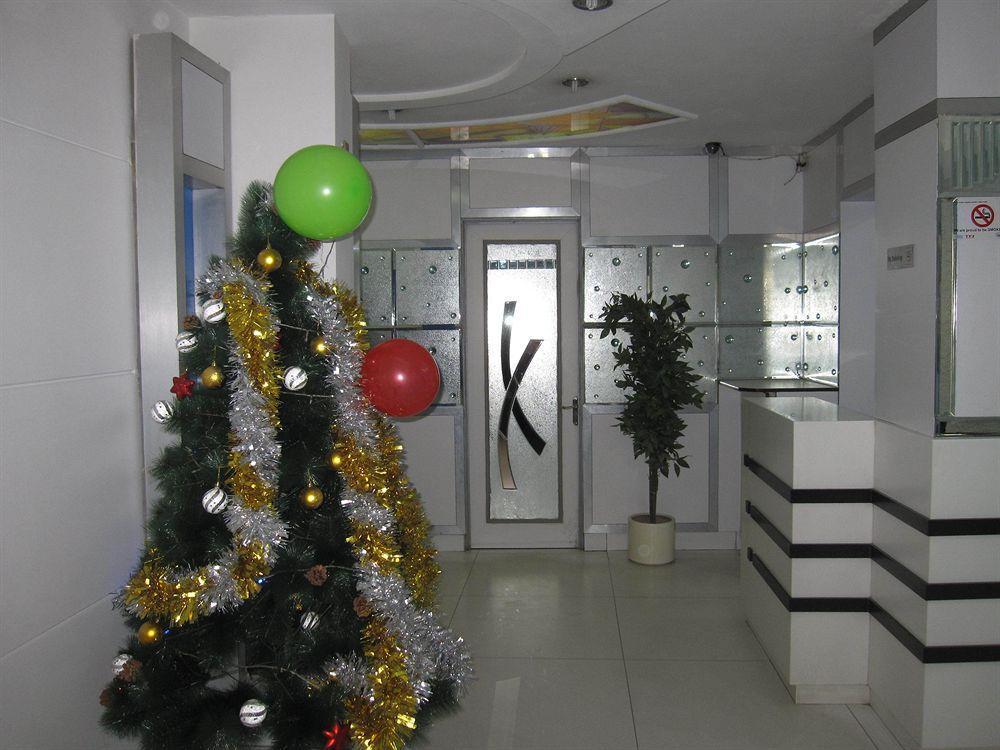 Hotel Kwality New Delhi Bagian luar foto