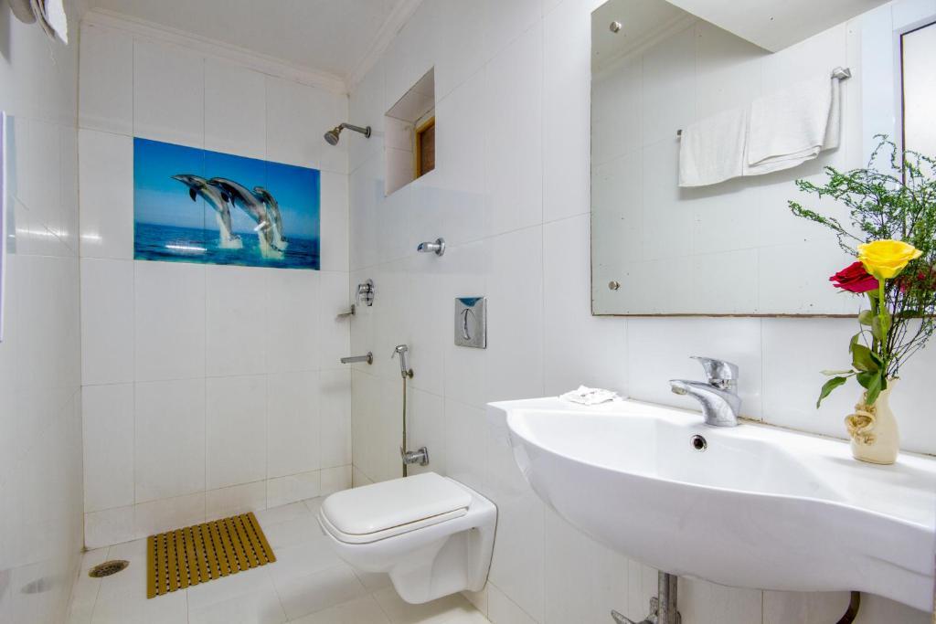 Hotel Kwality New Delhi Bagian luar foto
