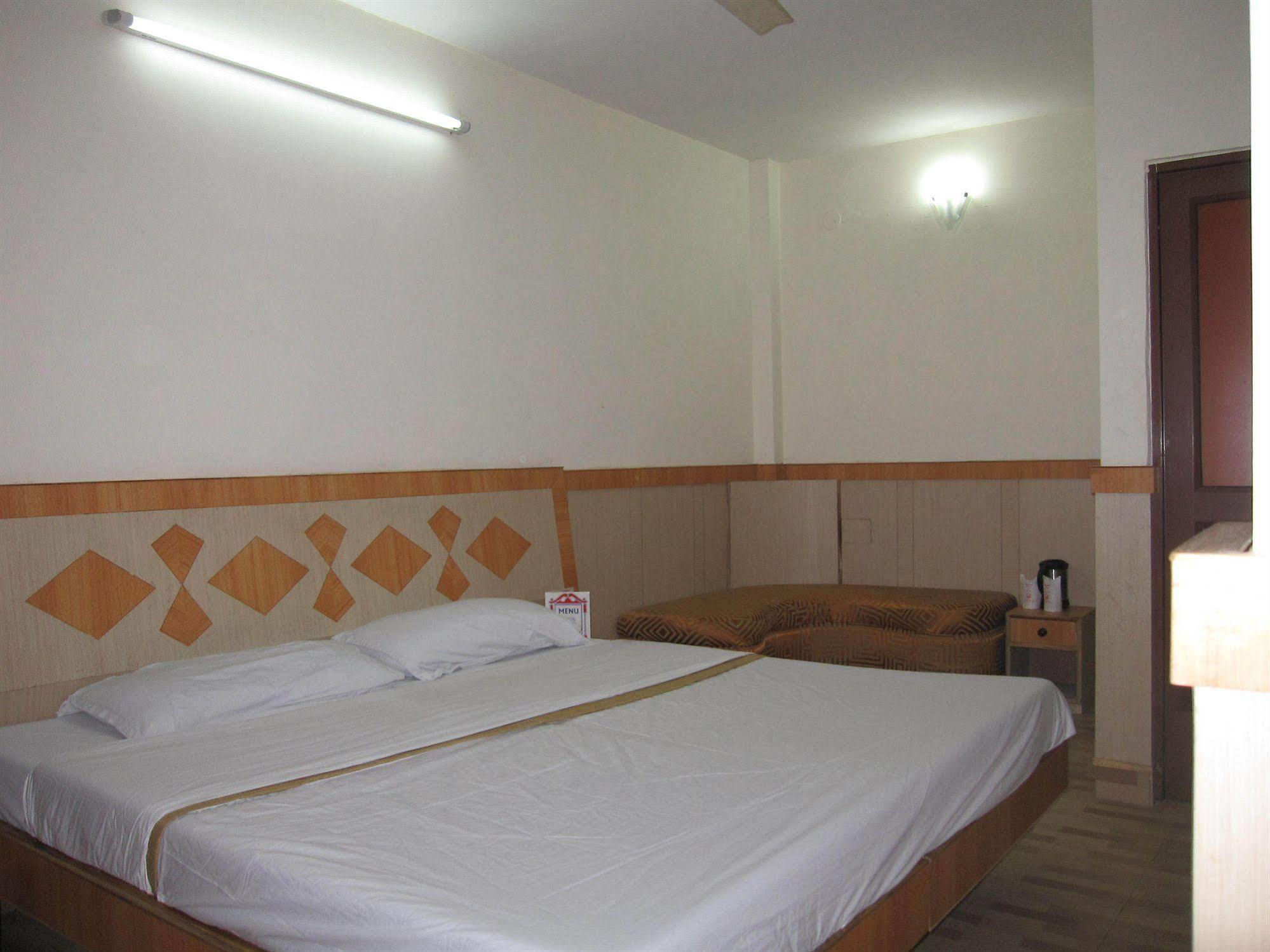 Hotel Kwality New Delhi Bagian luar foto