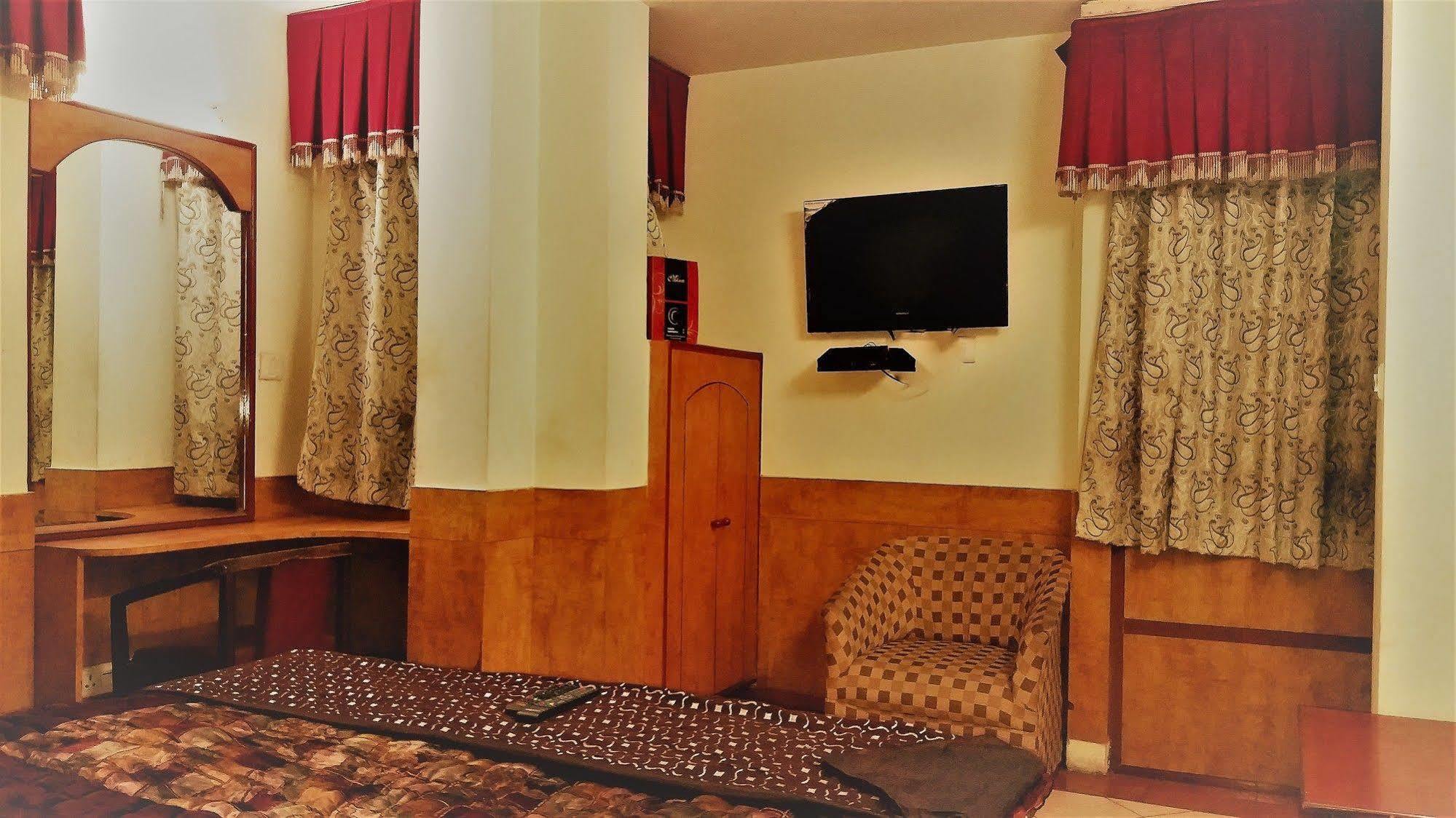 Hotel Kwality New Delhi Bagian luar foto