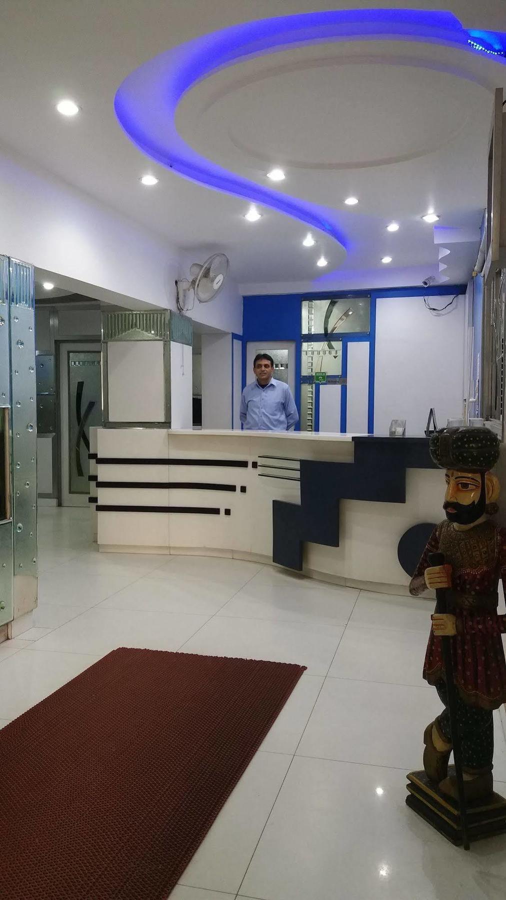 Hotel Kwality New Delhi Bagian luar foto