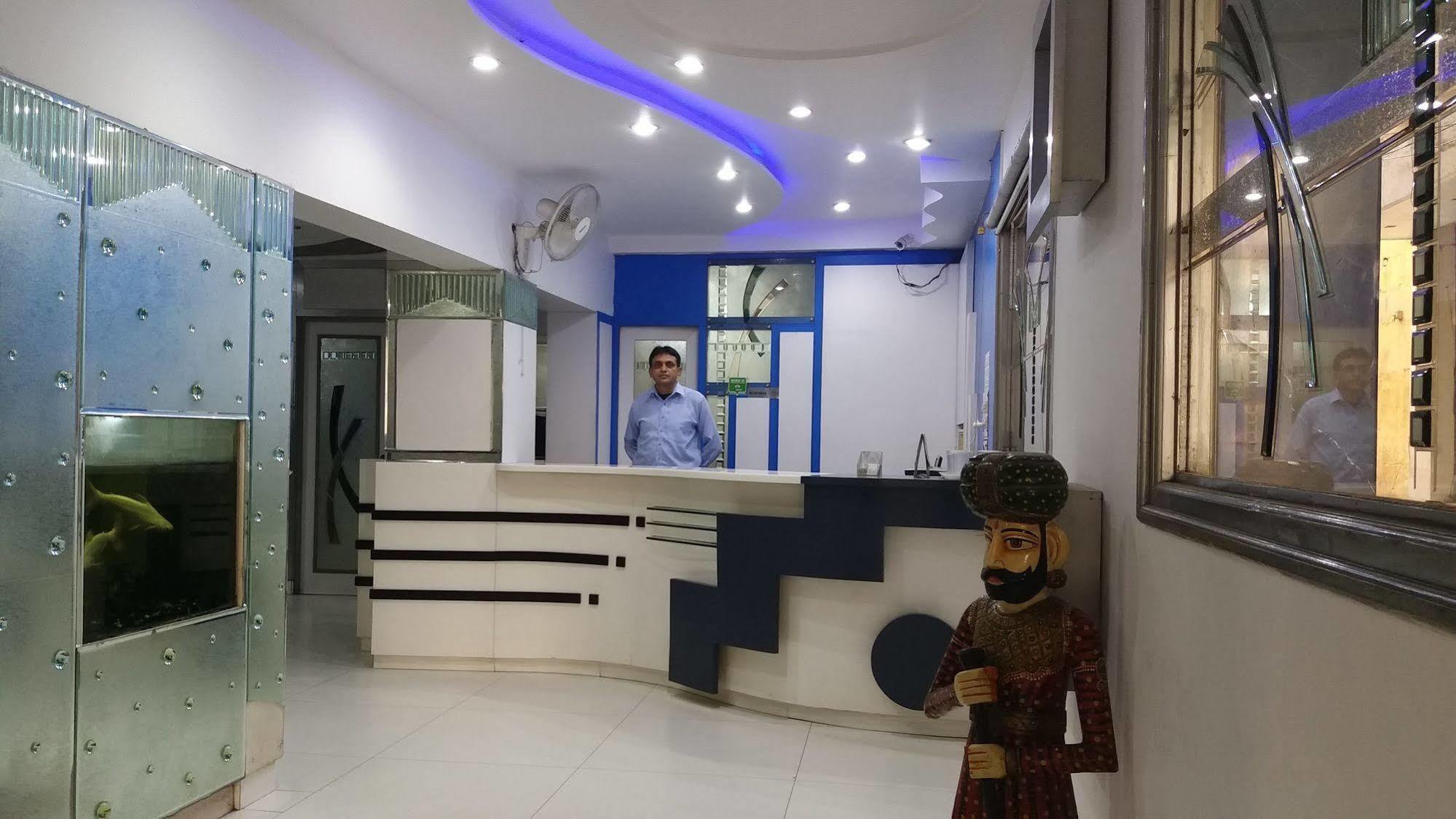 Hotel Kwality New Delhi Bagian luar foto