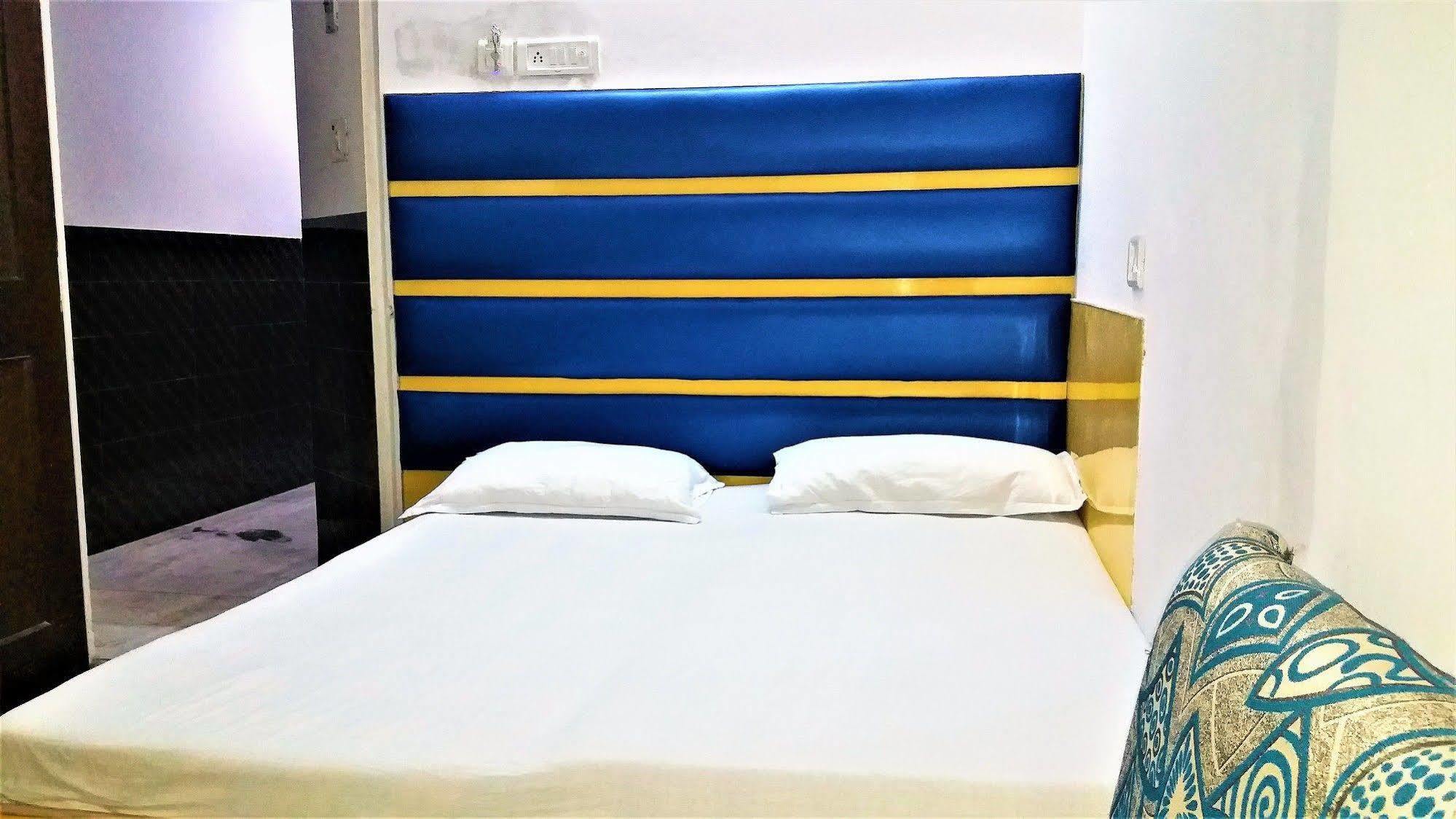 Hotel Kwality New Delhi Bagian luar foto