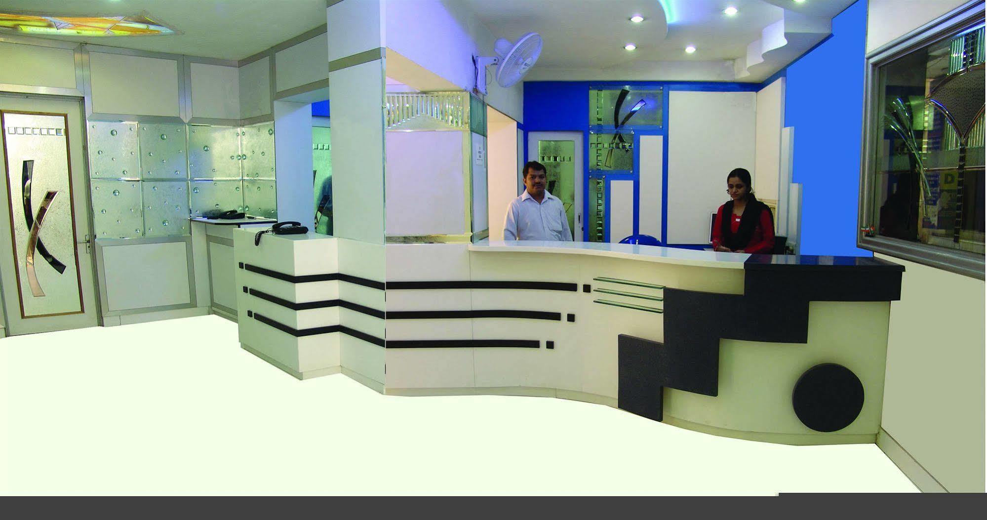 Hotel Kwality New Delhi Bagian luar foto