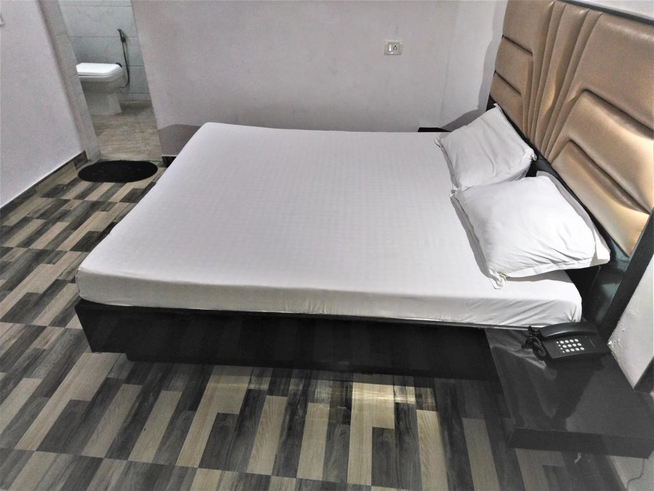 Hotel Kwality New Delhi Bagian luar foto